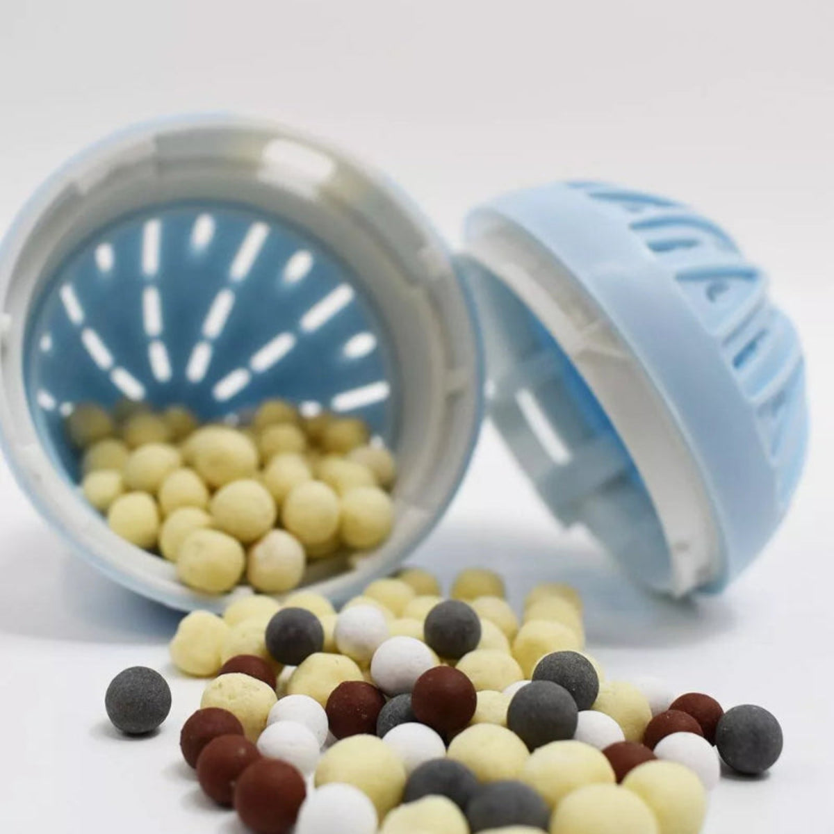 Boule de lavage ouverte avec billes naturelles zéro déchet By Samana – recharge senteur printanière