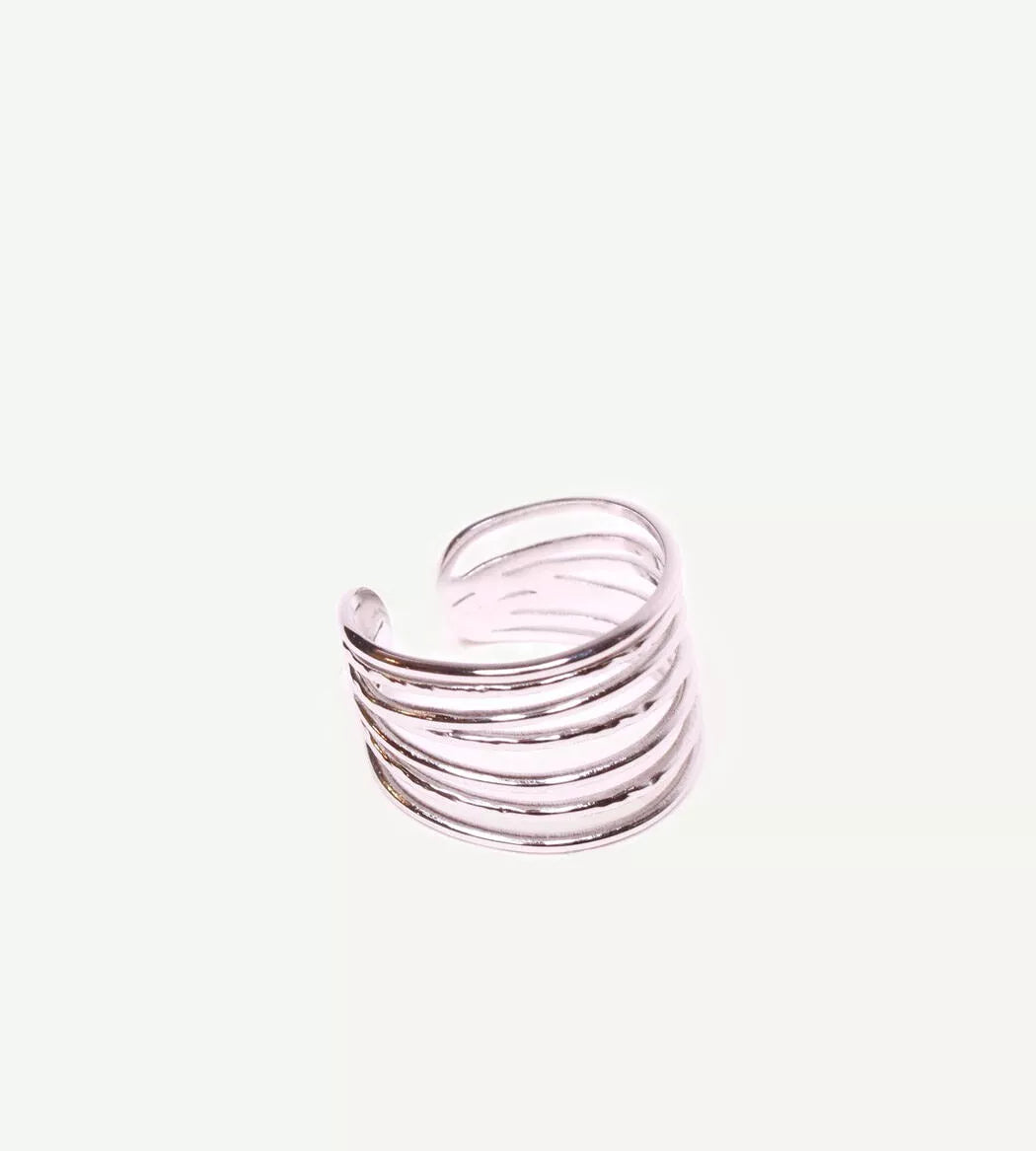 Bague kyma argent à filaments sur fond blanc