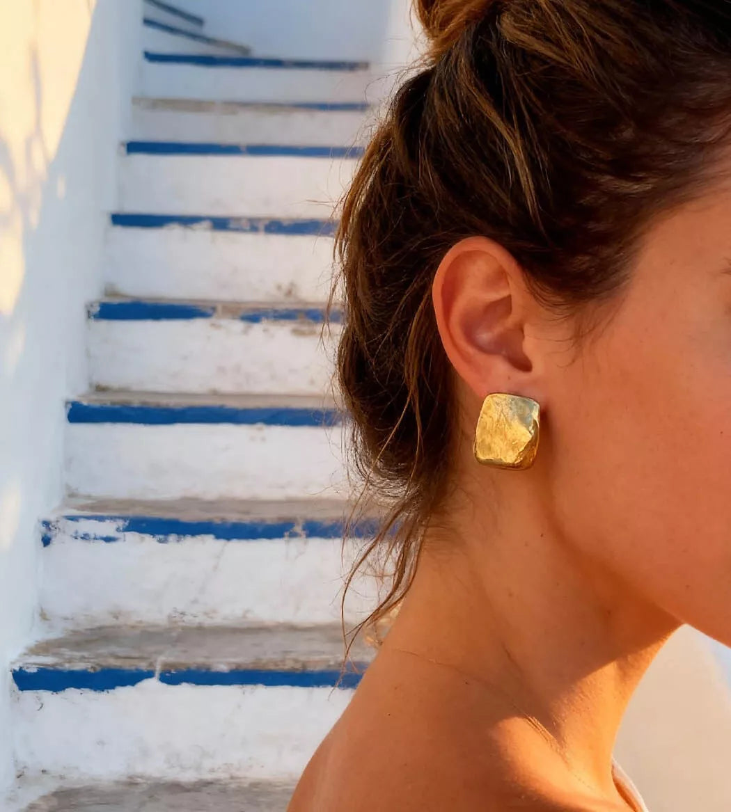 ✨ Boucles d’oreilles carrées Petra Or – Création dorée graphique & fait main en France