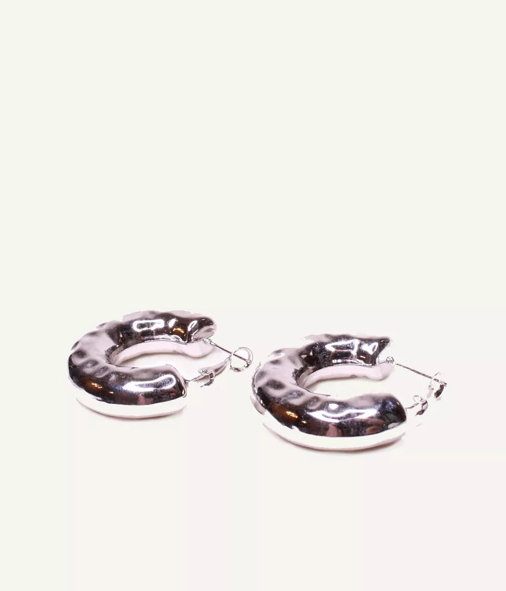boucles créoles sassari argentées sur fond blanc