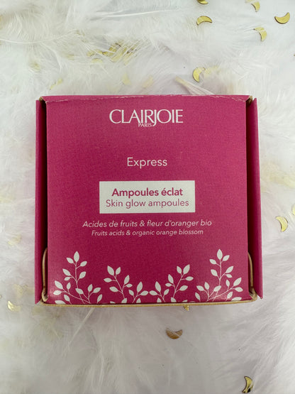 boite de 5 ampoules éclat visage rose sur fond blanc avec plumes blanches, paillettes dorées