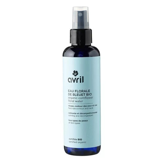 eau florale de bleuet sur fond blanc