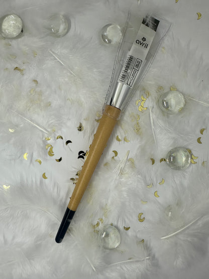 pinceau bout silicone blanc, manche bois bout noir sur fond blanc avec paillettes dorées, plumes blanches et billes transparentes